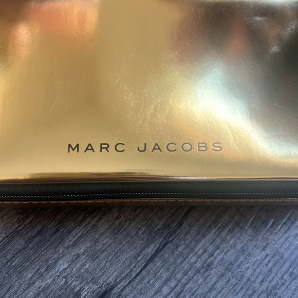Marc Jacobs coffret wallet 🤍🌹 - Picture 3 of 7